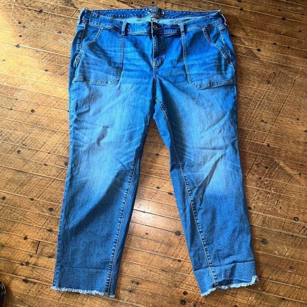 Torrid distressed raw hem 22 Boyfriend vintage stretch jeans